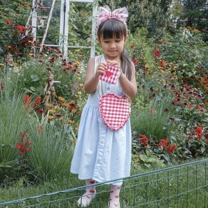 Диадема с тюлена панделка и блестящи сърца